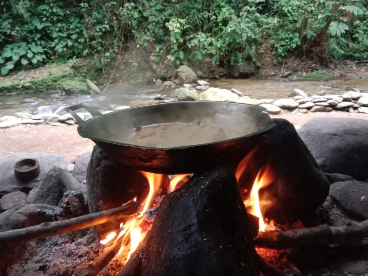 Lucky Bamboo'Bungalows-Resto And Orangutan Jungle Trekking Tours Bukit Lawang Exterior foto
