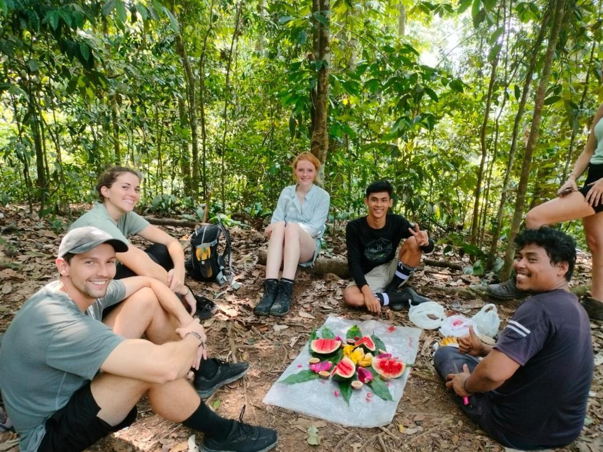 Lucky Bamboo'Bungalows-Resto And Orangutan Jungle Trekking Tours Bukit Lawang Exterior foto