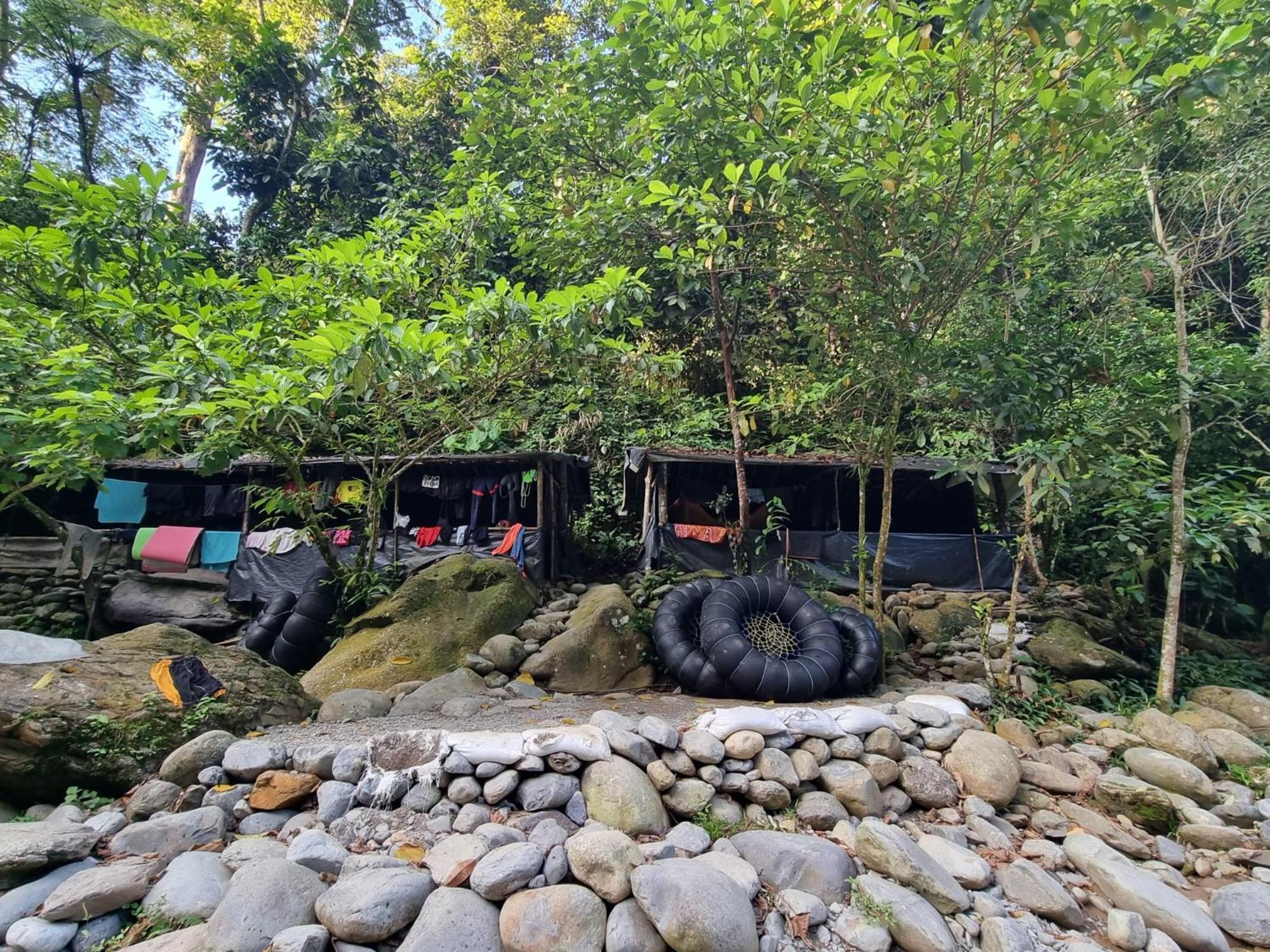 Lucky Bamboo'Bungalows-Resto And Orangutan Jungle Trekking Tours Bukit Lawang Exterior foto