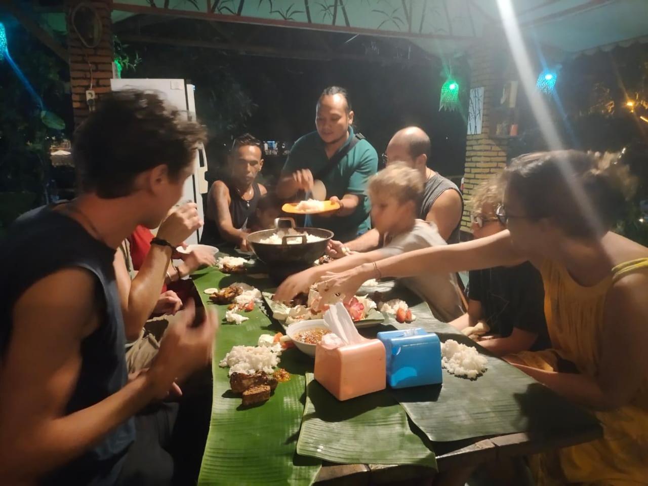 Lucky Bamboo'Bungalows-Resto And Orangutan Jungle Trekking Tours Bukit Lawang Exterior foto